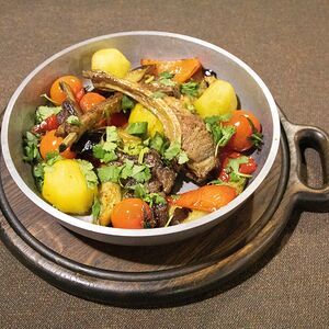 Каре баранины с овощами