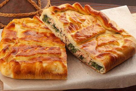 Пирог с форелью и шпинатом