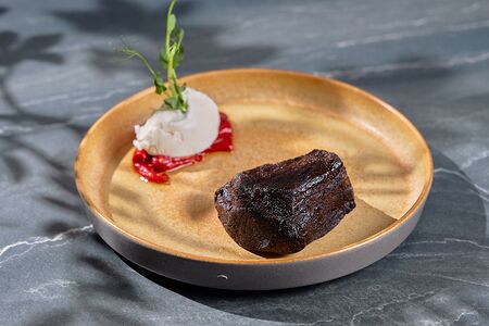 Томленая говядина в томатном гозе