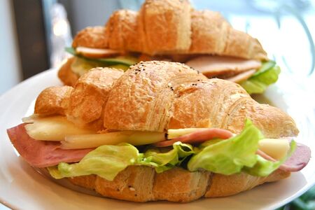 Сэндвич с ветчиной и сыром