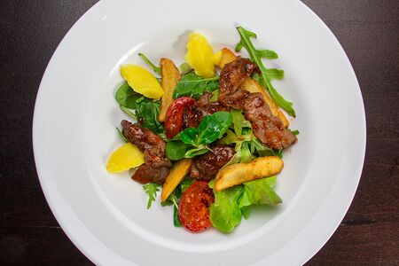 Мясной салат с кремом из сельдерея