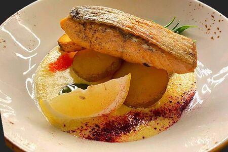 Форель с запеченным молодым картофелем