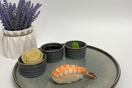 Суши с креветкой