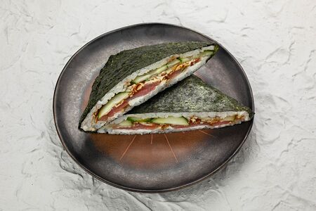 Суши-сэндвич с тунцом