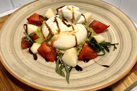 Сыр буратта с гуакамоле