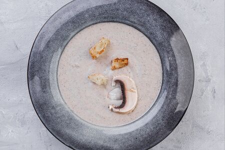 Грибной крем-суп с гренками