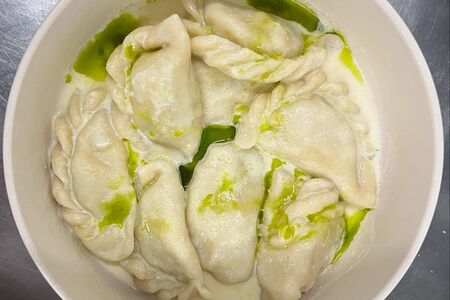 Вареники с картофелем и грибами и сливочным соусом