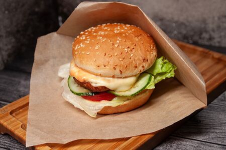 Бургер с куриной котлетой