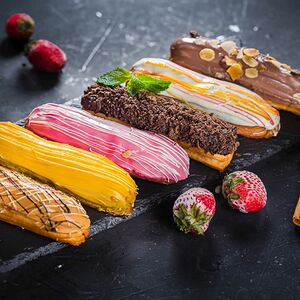 Эклеры в ассортименте