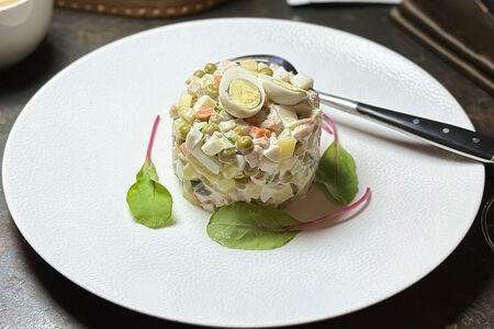 Оливье с копченой курицей