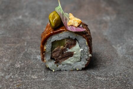 Ролл Говядина-перечный соус