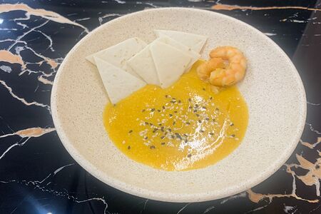 Тыквенный крем-суп с креветками