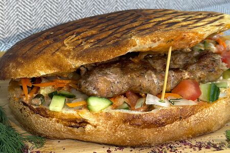 Люля-кебаб из свинины в лепешке