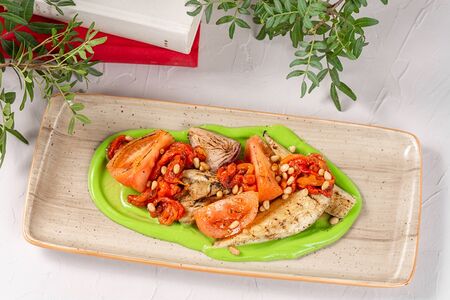 Тёплый салат из запеченных овощей