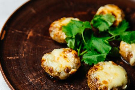 Шампиньоны с сыром