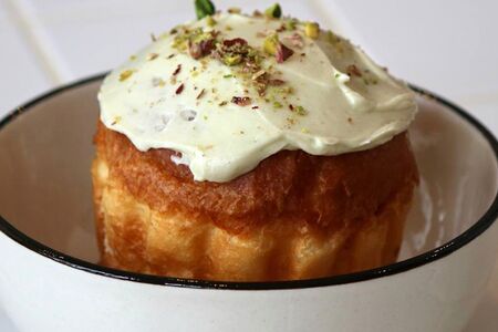 Ромовая баба фисташковая