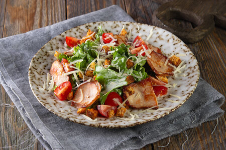 Салат Цезарь с курицей