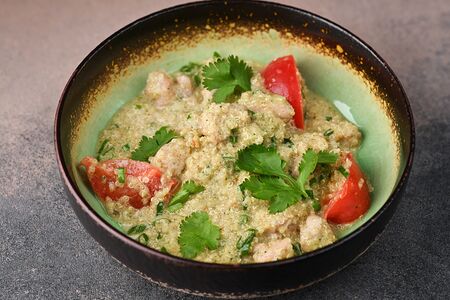 Салат с цыпленком и киноа