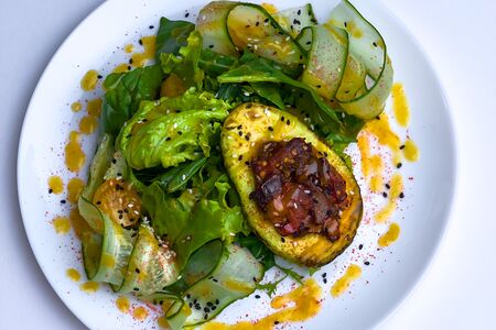 Запеченный авокадо