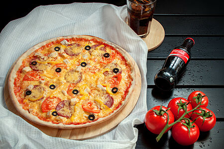 Пицца Сицилия 40 см и Coca-cola