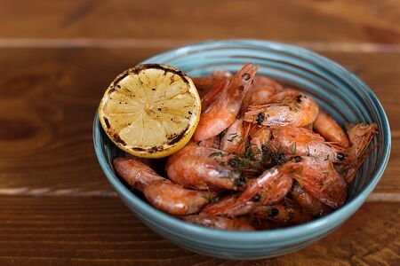 Пивные креветки с чесноком