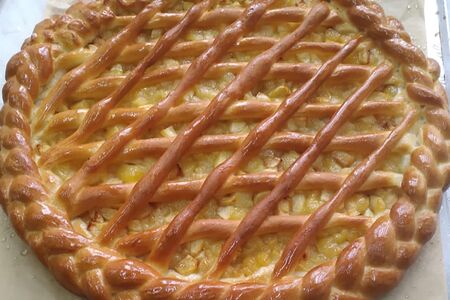 Пирог с яблоками и корицей