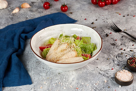 Салат Цезарь с курицей