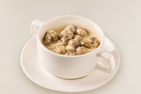 Шампиньоны в сливочном соусе