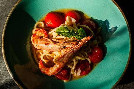 Спагетти алио и олио с креветками