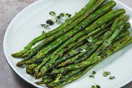 Спаржа на гриле