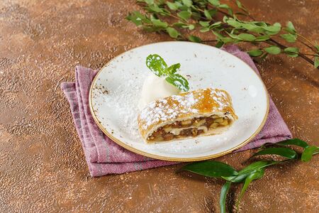 Яблочный штрудель