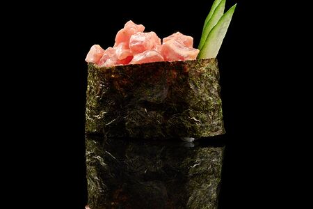 Гункан с тунцом