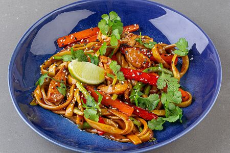 Лапша удон с цыпленком