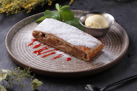 Штрудель яблочный