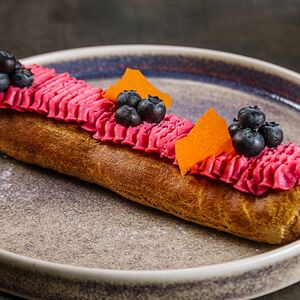 Эклер Малина-маскарпоне