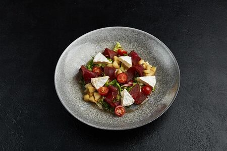 Салат пикантный с телятиной