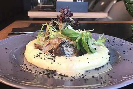 Бефстроганов из томленых телячьих щек