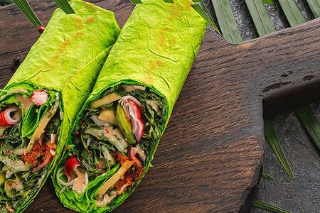 Шаурма в зеленом лаваше