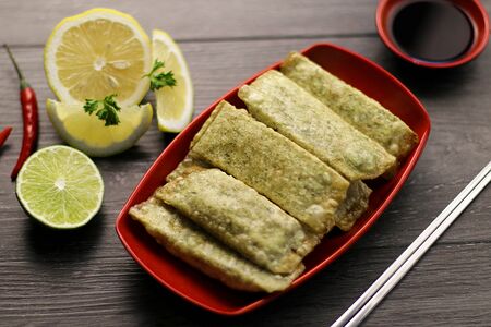 Дамплинги с морепродуктами жареные