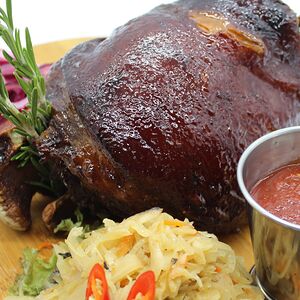 Запеченная рулька в медовой корочке