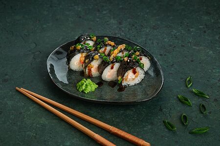 Ролл с морским окунем и лососем