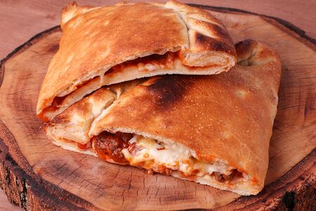 Кальцоне Чили кон карне