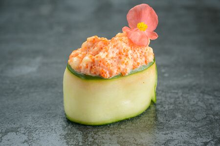 Фреш гункан с креветкой