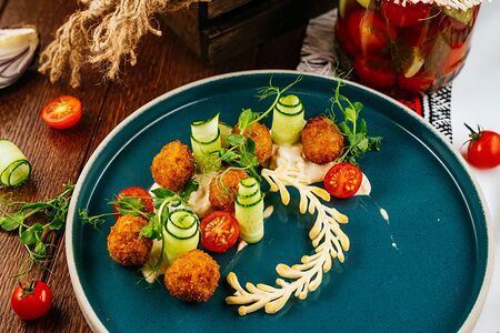 Цыбрики с форелью и сырным соусом