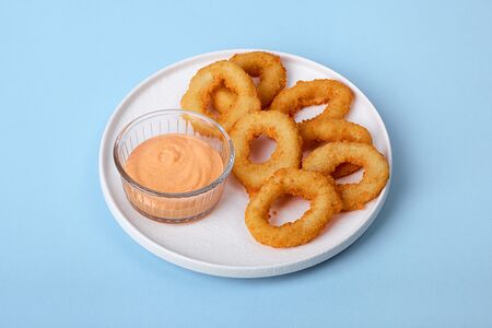 Кольца кальмара с соусом Спайси