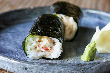 Хэнд-ролл с крабом