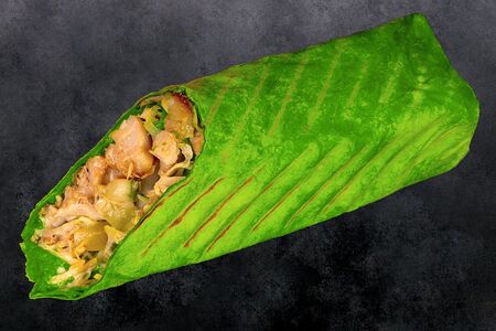 Донер с говядиной в зелёном лаваше