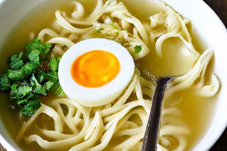 Домашняя куриная лапша ручной работы