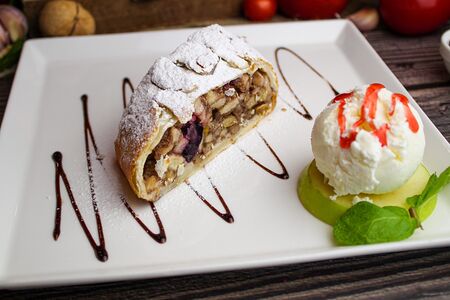 Яблочный штрудель