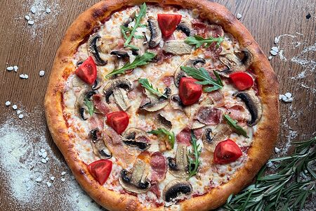 Фунги с беконом и томатами